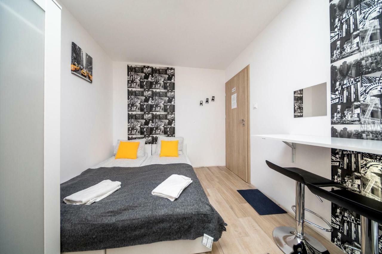 6 Cities Rooms Warsaw Exterior photo