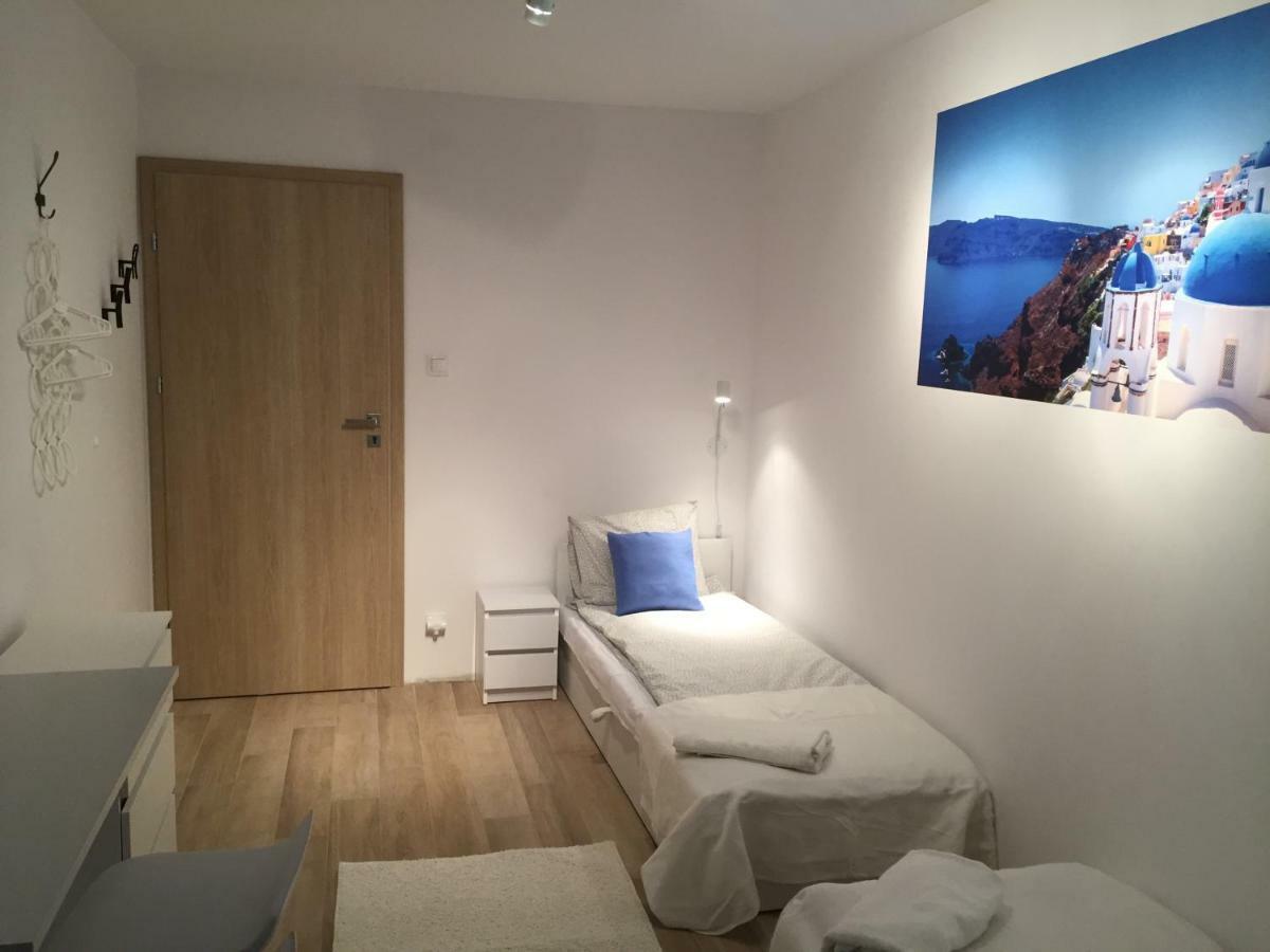 6 Cities Rooms Warsaw Exterior photo